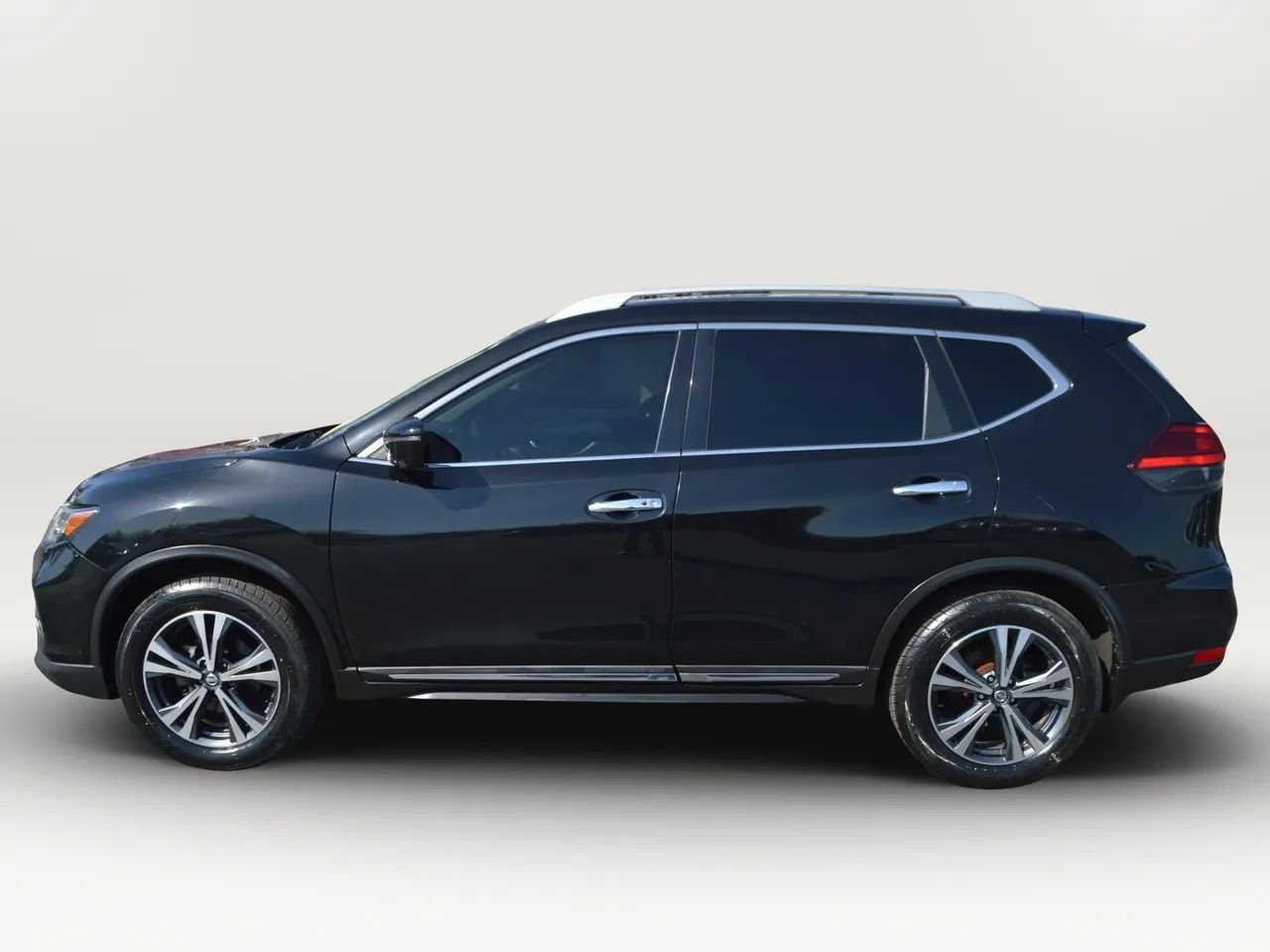 Used 2017 Nissan Rogue SL w/ SL Premium Package AWD/4WD image 5