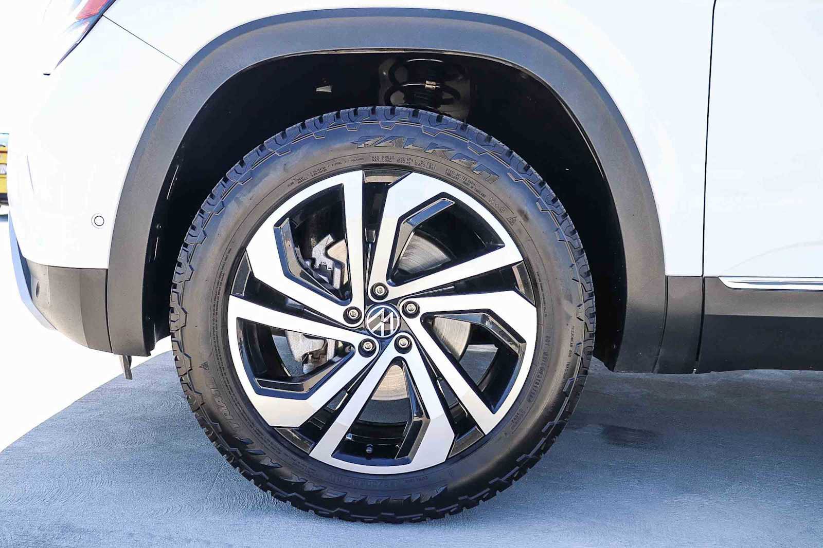 Used 2021 Volkswagen Atlas SEL Premium image 11