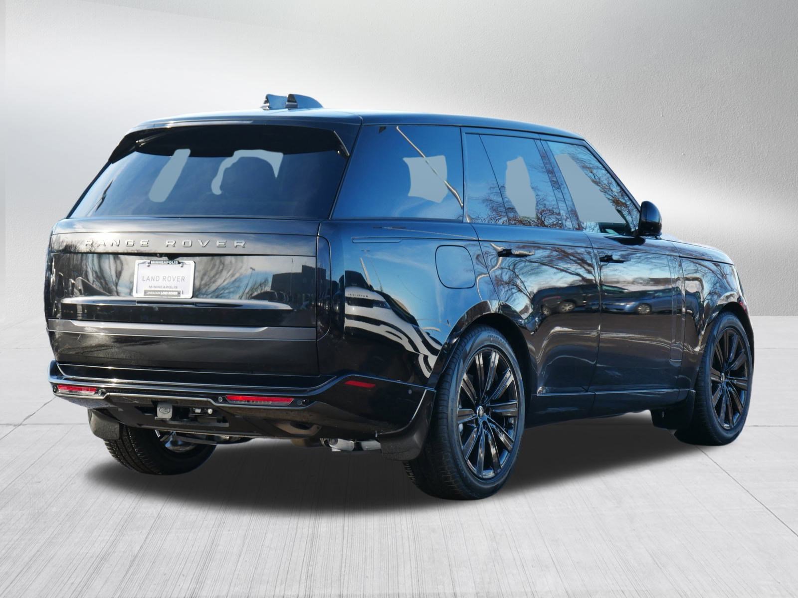 New 2025 Land Rover Range Rover SE image 2