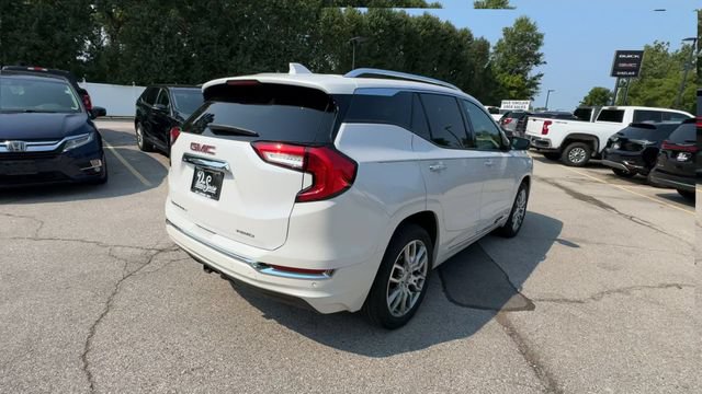 Used 2024 GMC Terrain Denali w/ Denali Premium Package AWD/4WD image 8