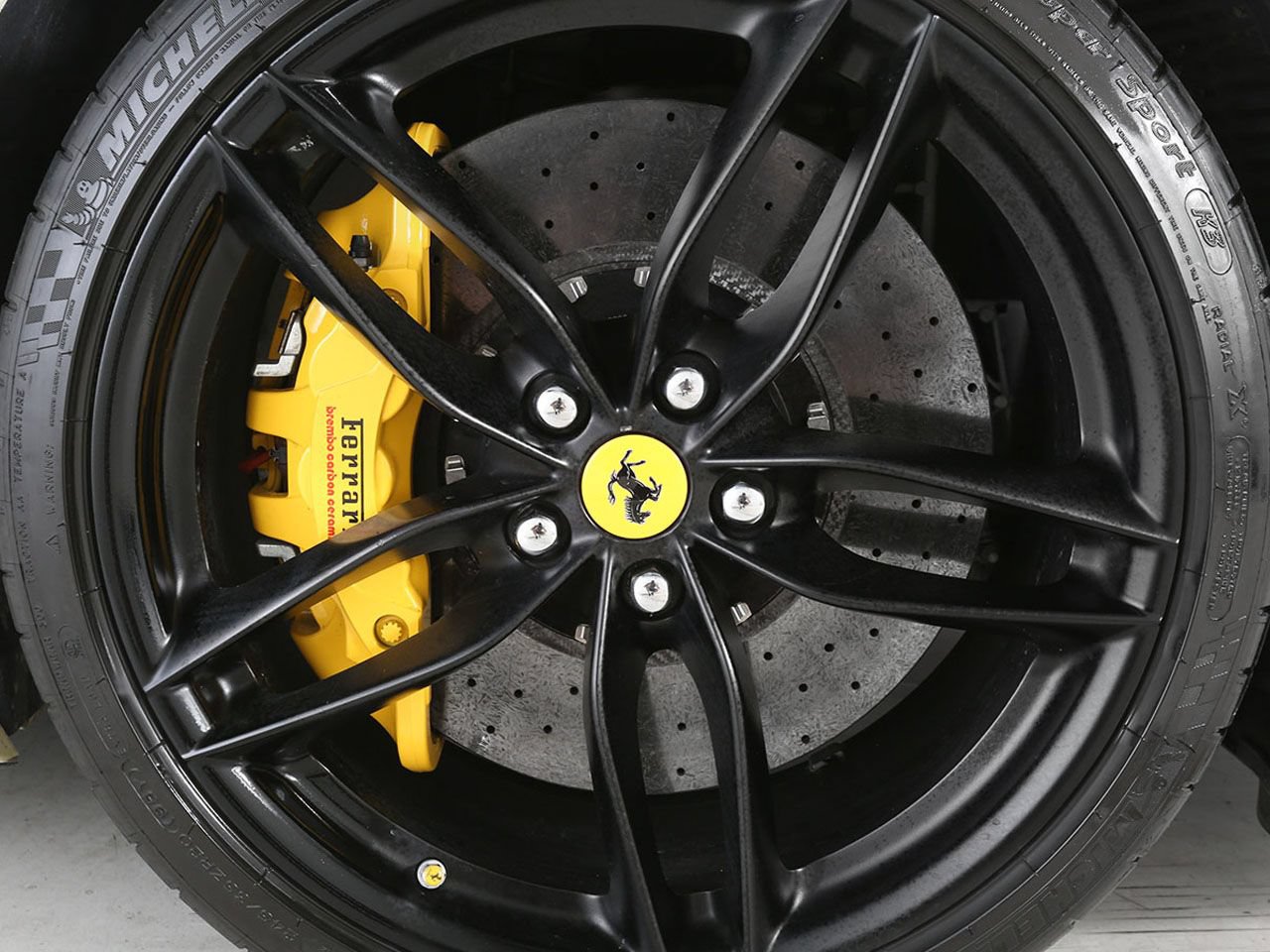 Used 2017 Ferrari 488 Spider RWD image 6