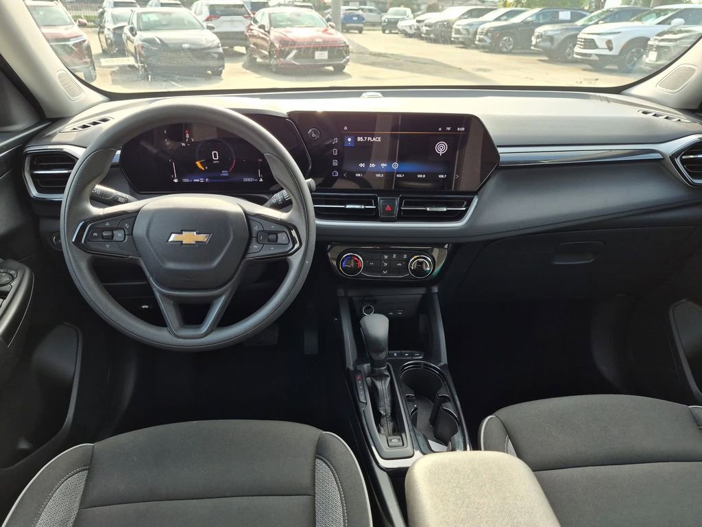 Used 2025 Chevrolet TrailBlazer LT AWD/4WD image 24