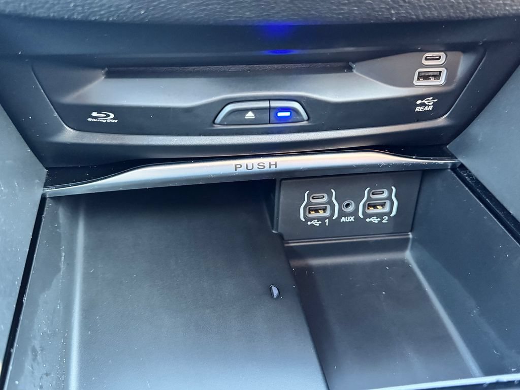 Used 2024 Chrysler Pacifica Pinnacle FWD image 26