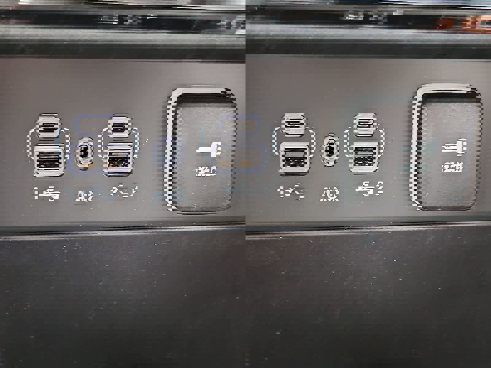 Used 2023 Jeep Grand Cherokee Limited image 32