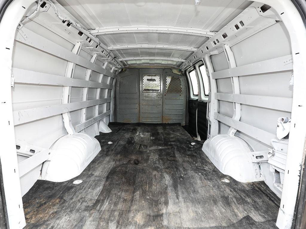 Used 2018 Chevrolet Express 2500 w/ Driver Convenience Package image 6