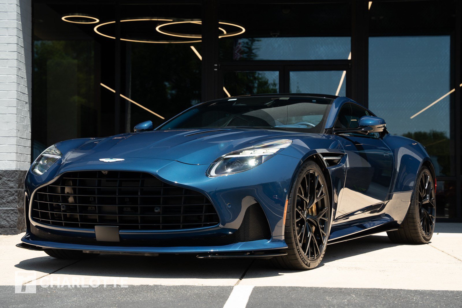 Used 2025 Aston Martin DB12 Coupe RWD image 6