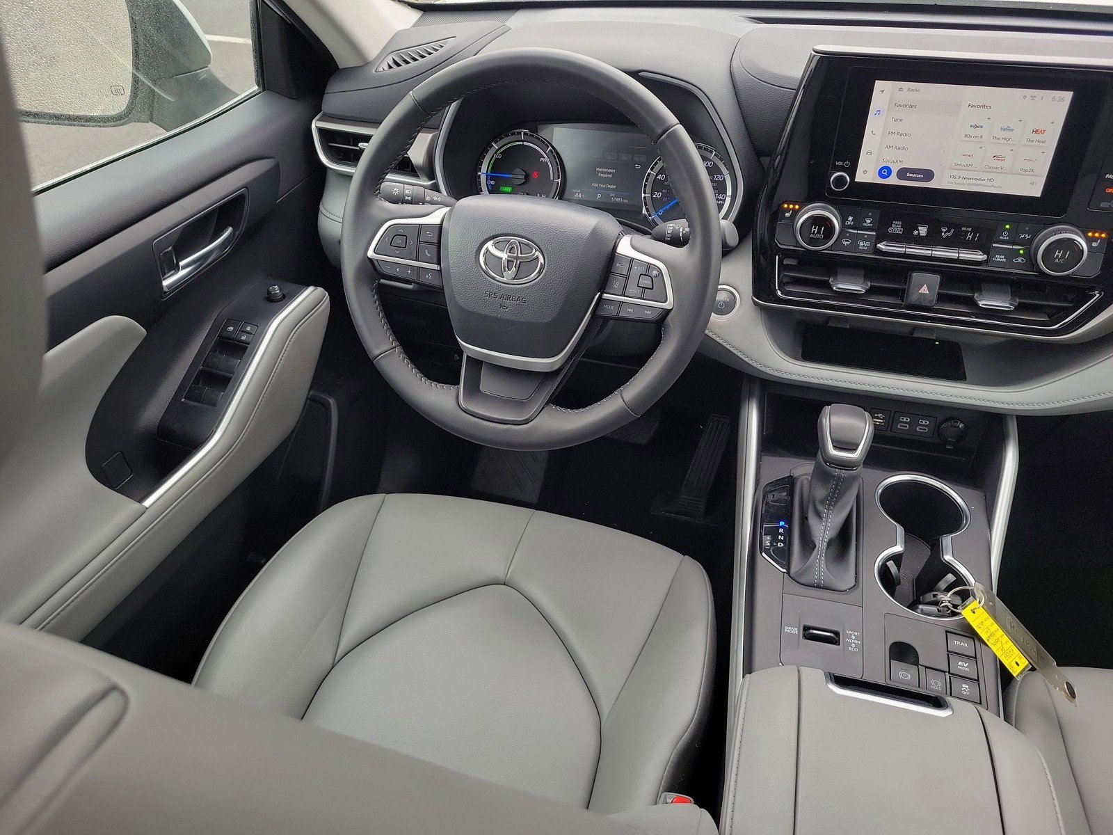 Used 2024 Toyota Highlander XLE AWD/4WD image 14