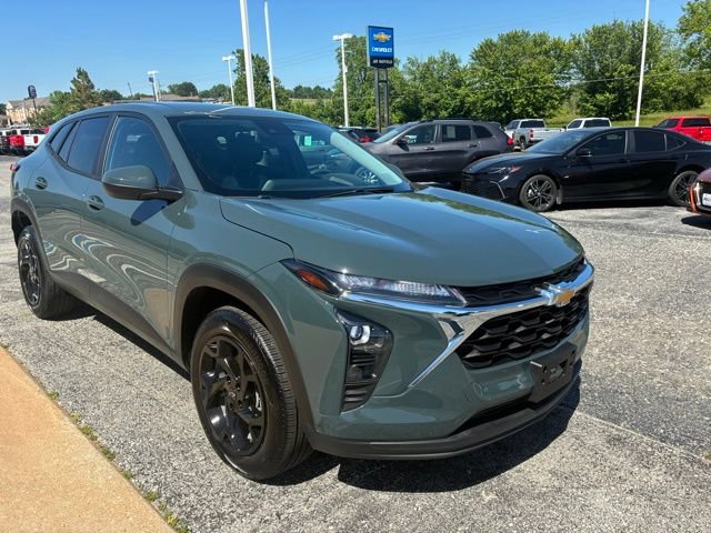Used 2026 Chevrolet Trax LS w/ LS Convenience Package FWD image 4