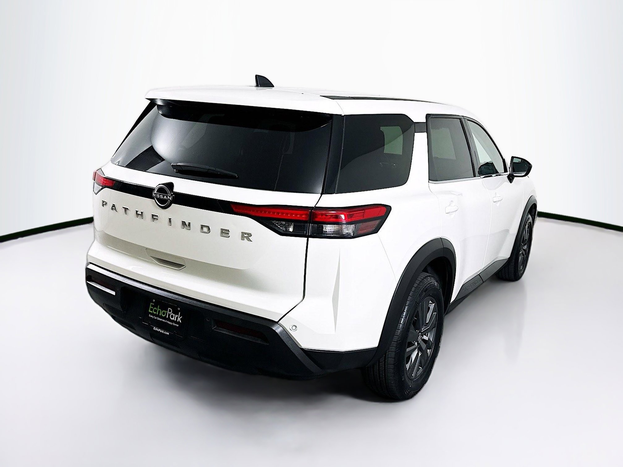 Used 2025 Nissan Pathfinder S image 9