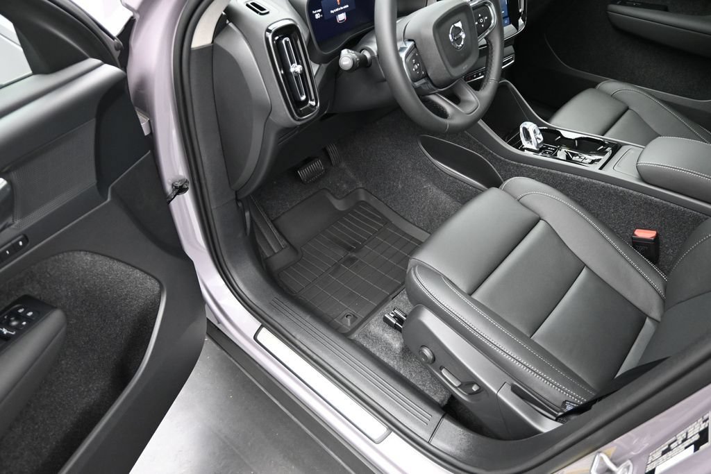 New 2026 Volvo XC40 B5 Plus w/ Protection Package Premier AWD/4WD image 9