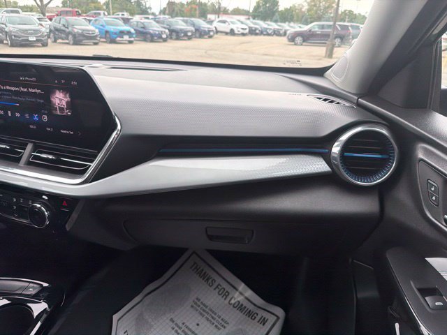 Used 2025 Chevrolet Trax LT FWD image 21
