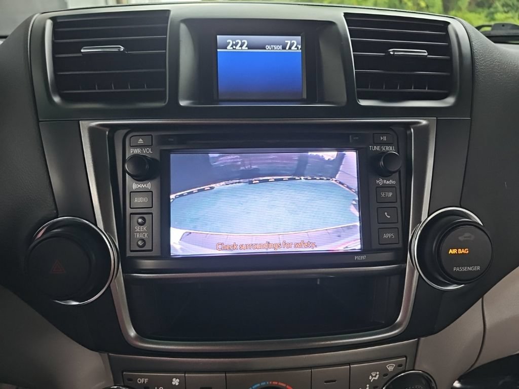 Used 2013 Toyota Highlander 4WD Hybrid image 25