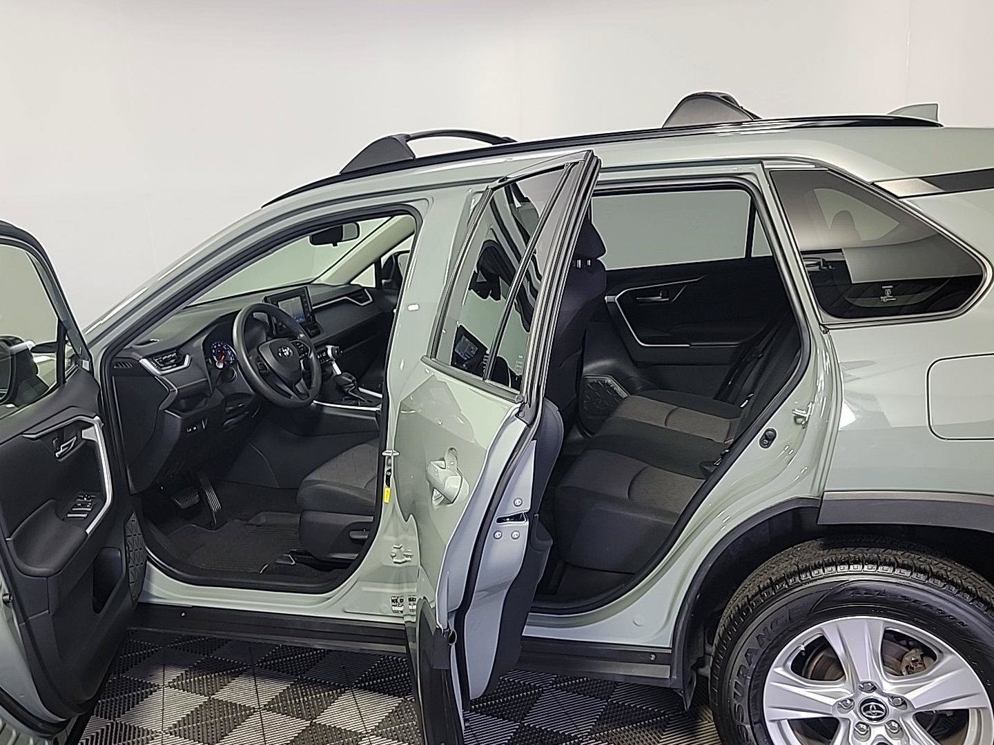 Used 2019 Toyota RAV4 XLE w/ All Weather Liner Package AWD/4WD image 15