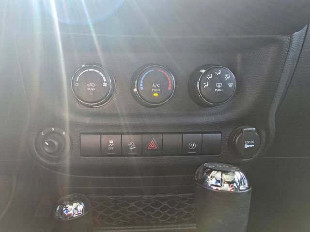 Used 2018 Jeep Wrangler Unlimited Sahara AWD/4WD image 18
