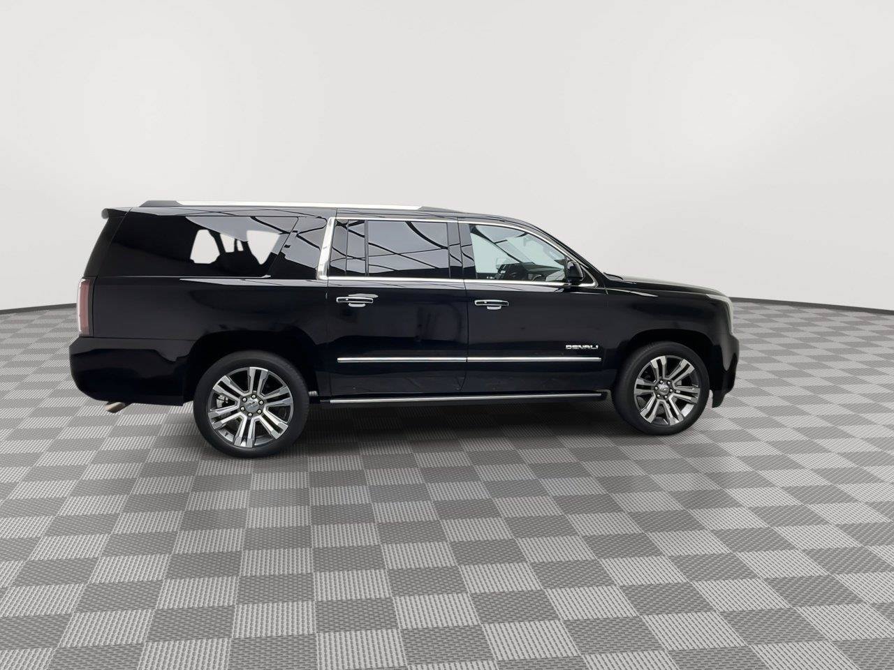 Used 2018 GMC Yukon XL Denali w/ Denali Ultimate Package AWD/4WD image 45