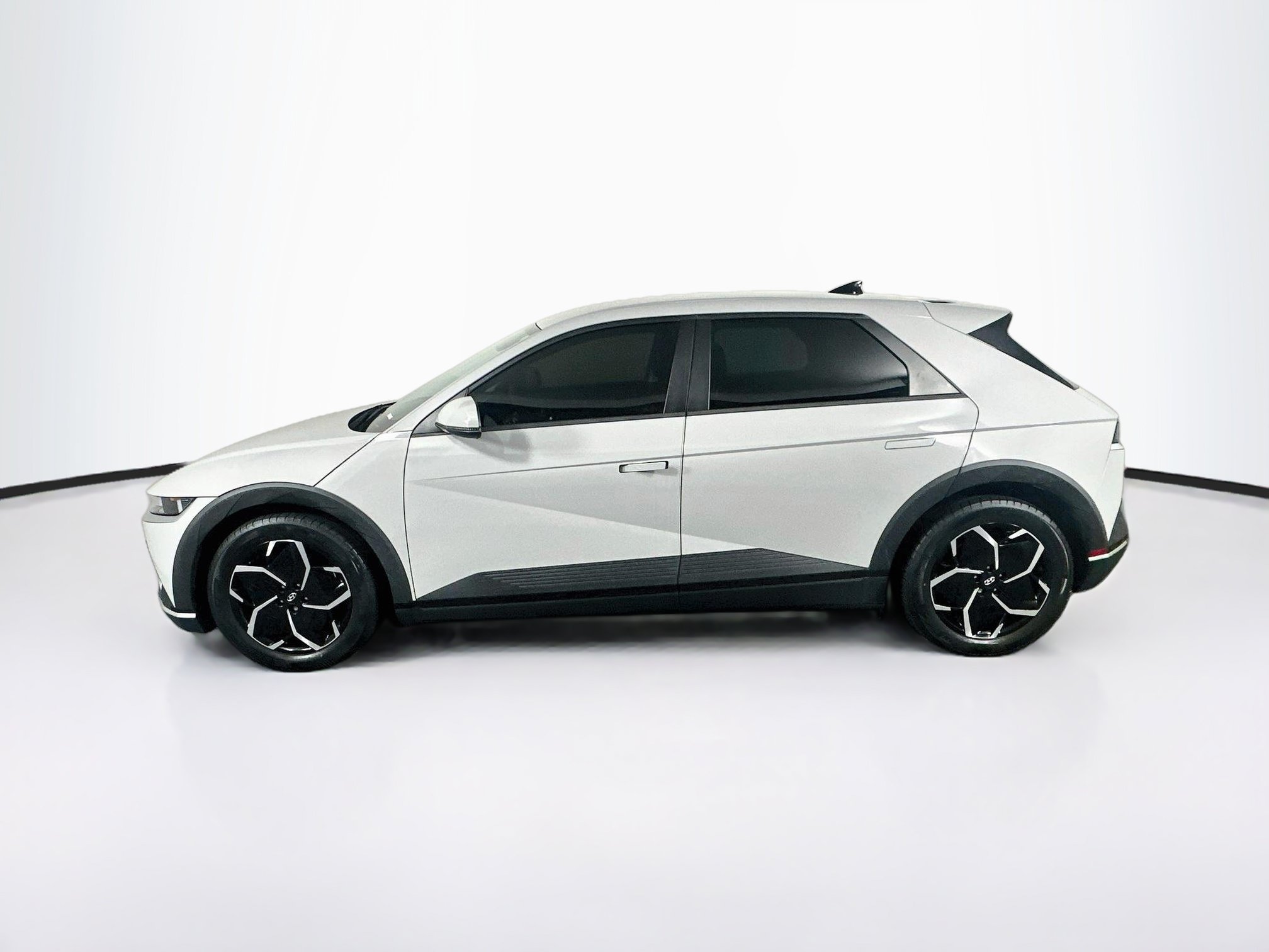Used 2023 Hyundai Ioniq 5 SE w/ Cargo Package RWD image 4