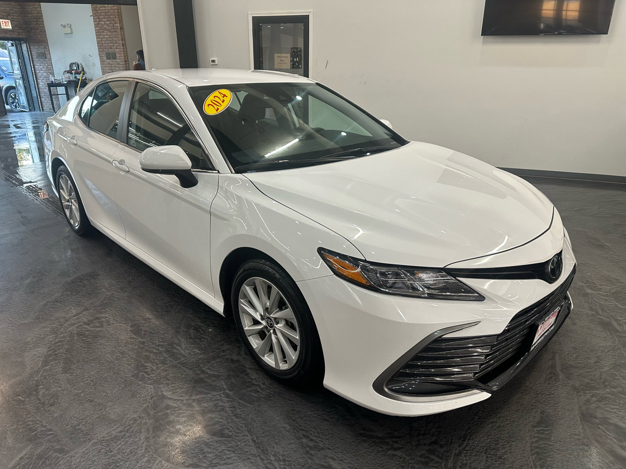 Used 2024 Toyota Camry LE image 3