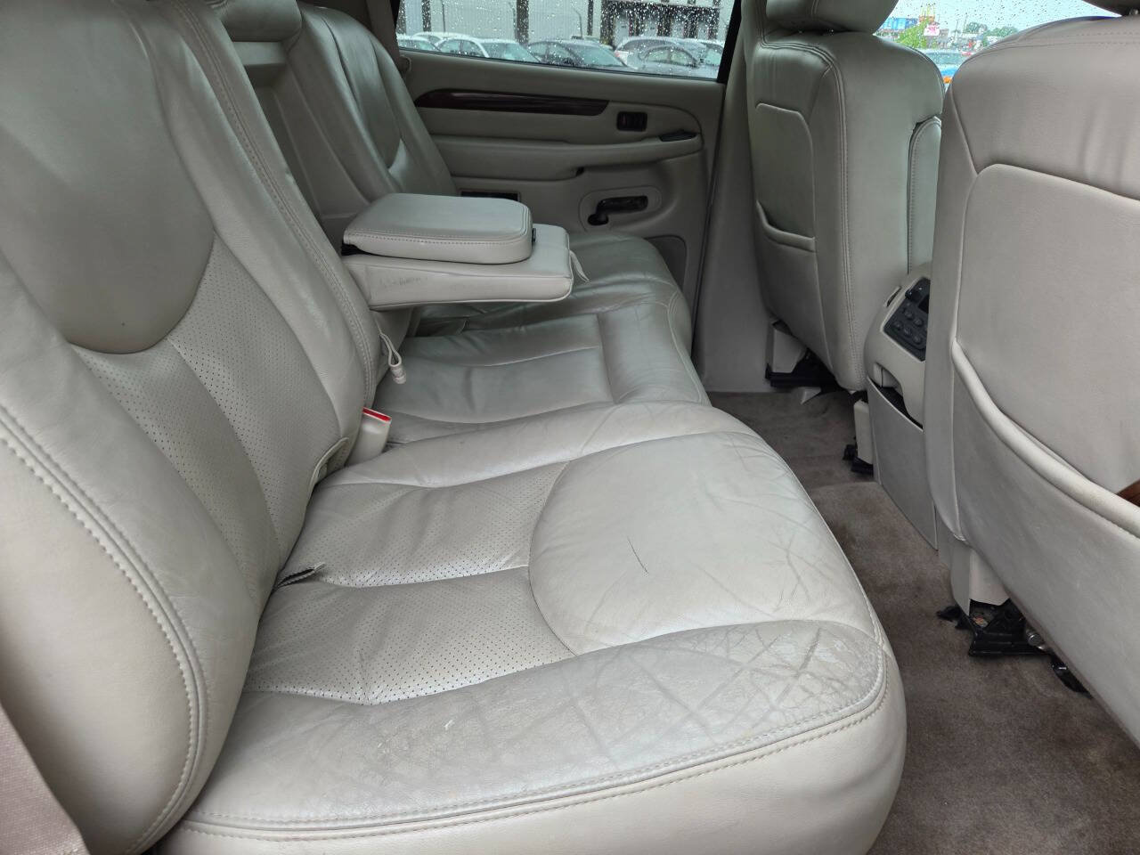 Used 2004 Cadillac Escalade AWD image 35