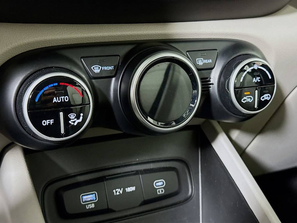 Certified 2024 Hyundai Venue SEL FWD image 8