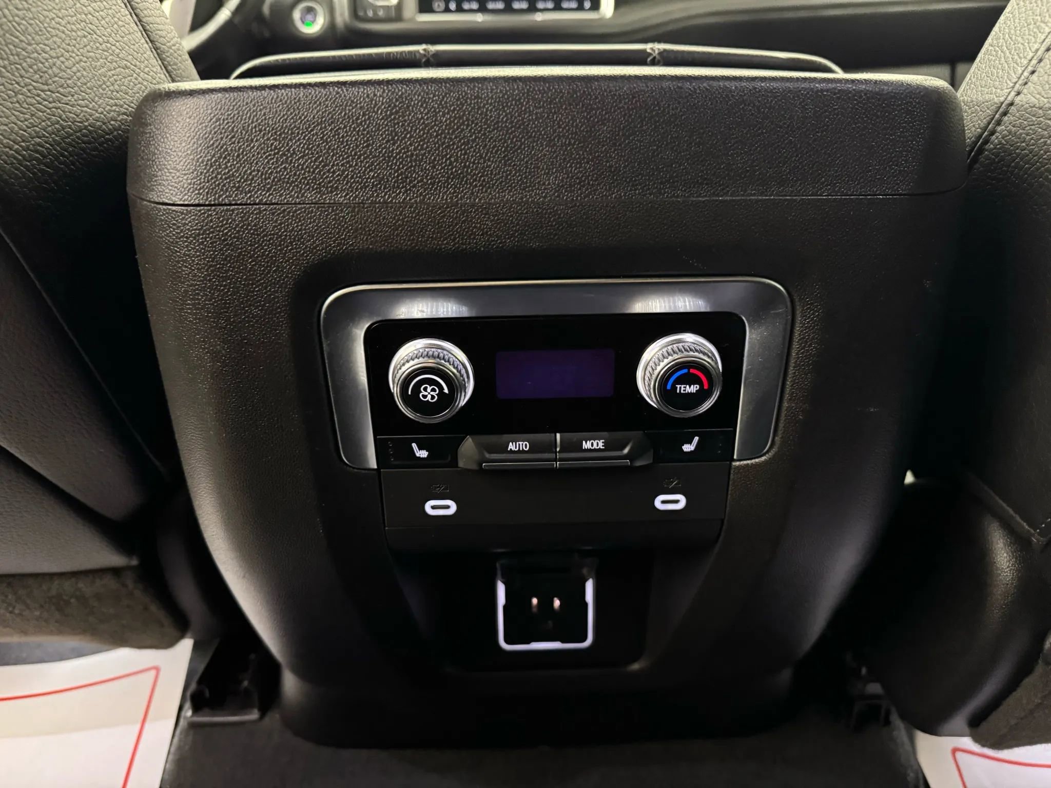 Used 2022 GMC Yukon Denali w/ Advanced Technology Package image 14