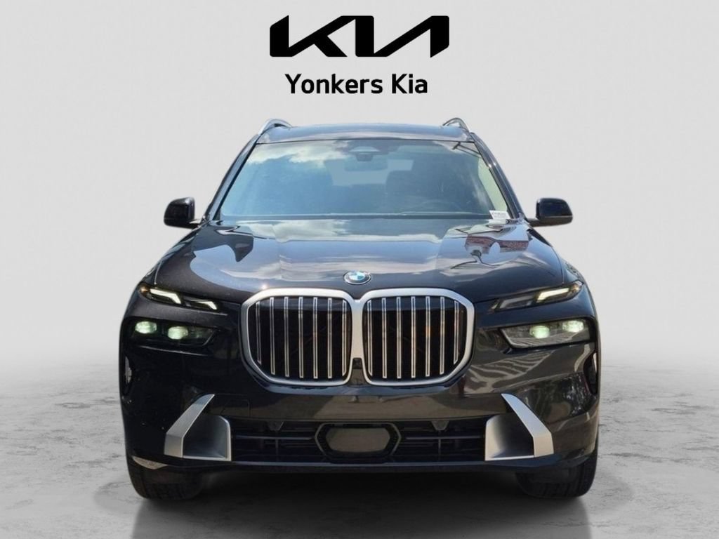 Used 2025 BMW X7 xDrive40i AWD/4WD image 3