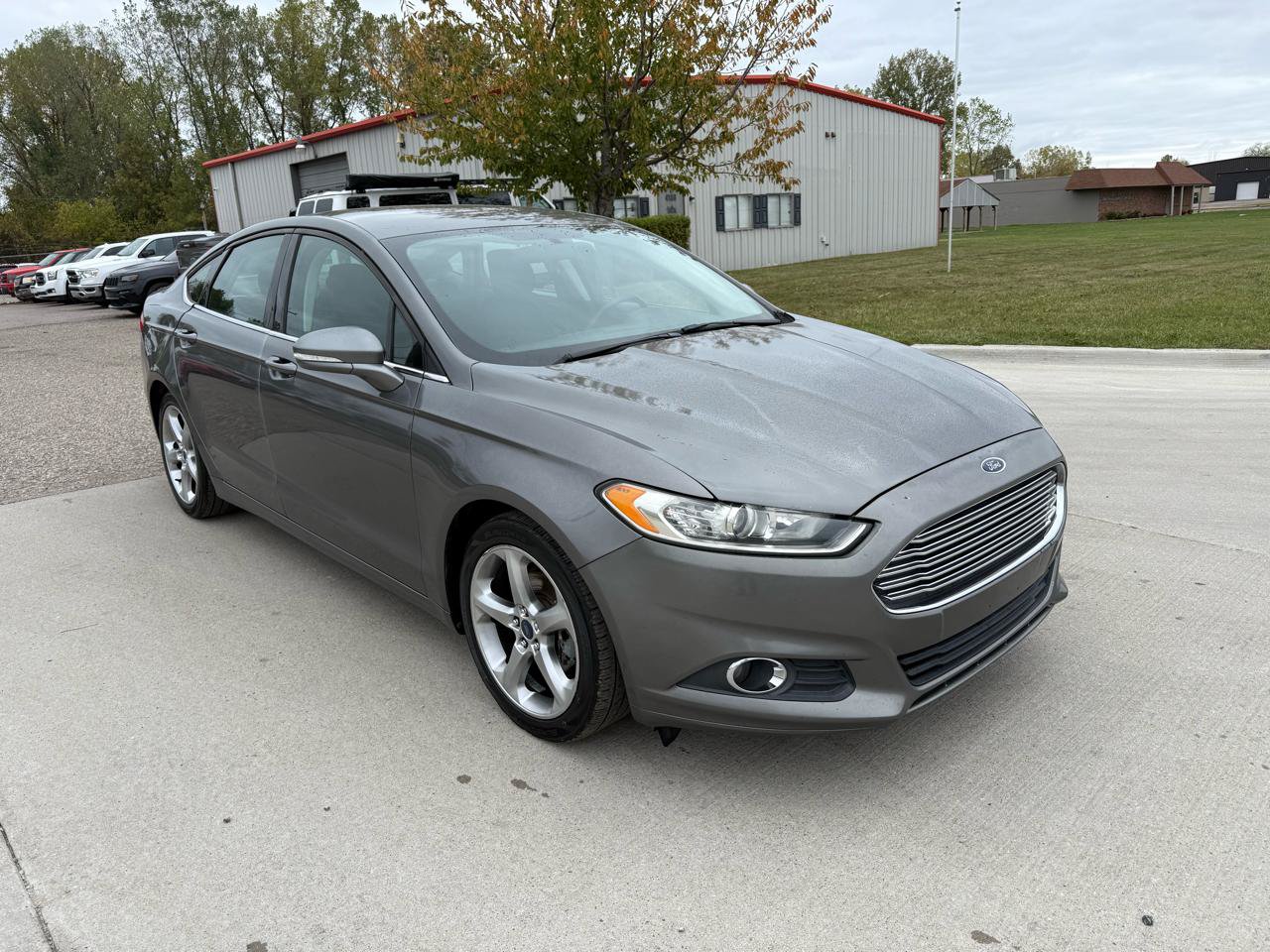 Used 2014 Ford Fusion SE w/ Equipment Group 201A FWD image 3