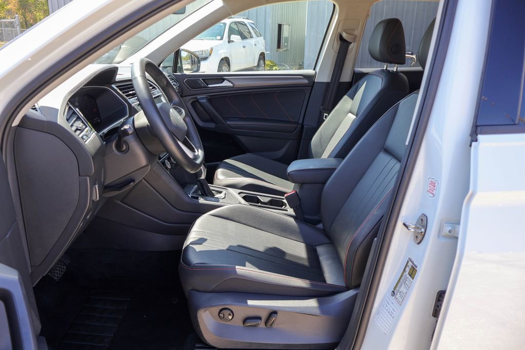 Used 2024 Volkswagen Tiguan SE image 7
