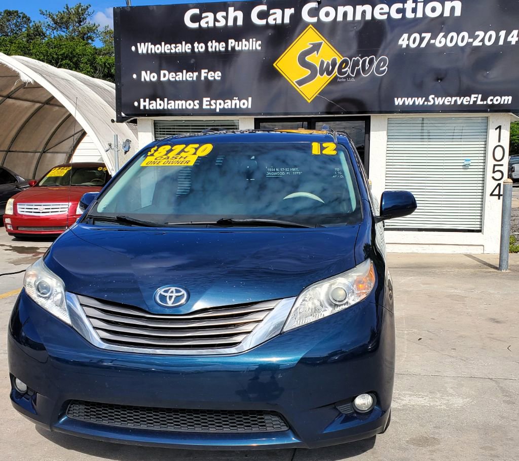 Used 2012 Toyota Sienna XLE FWD image 2