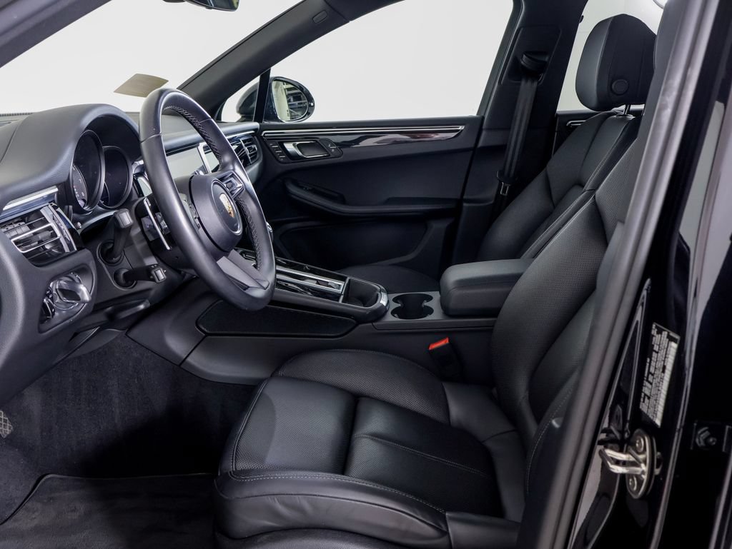 Certified 2023 Porsche Macan S AWD/4WD image 5