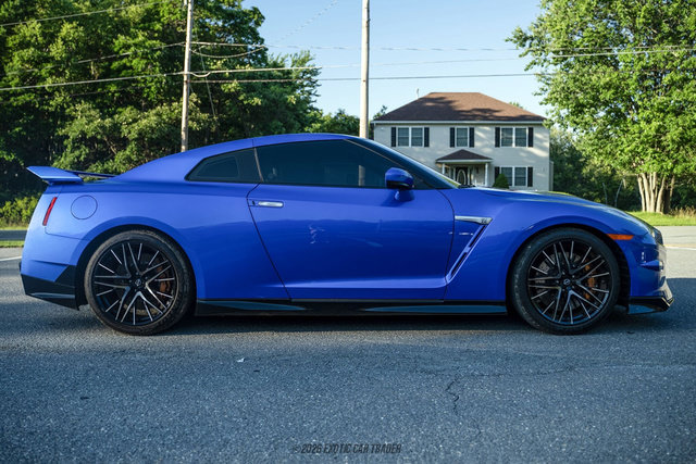 Used 2024 Nissan GT-R AWD/4WD image 9