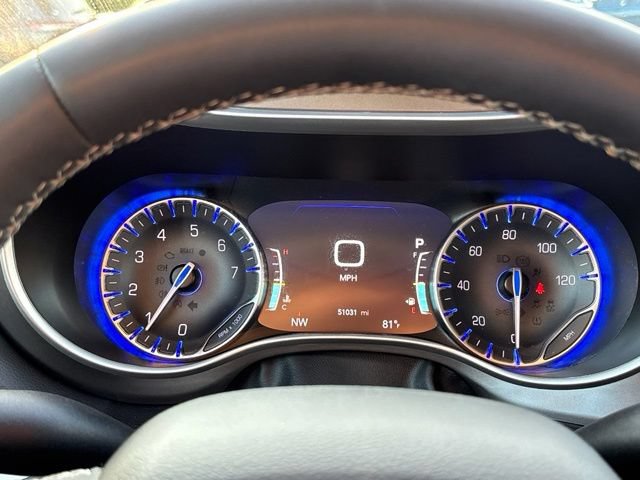 Used 2024 Chrysler Pacifica Touring-L FWD image 17