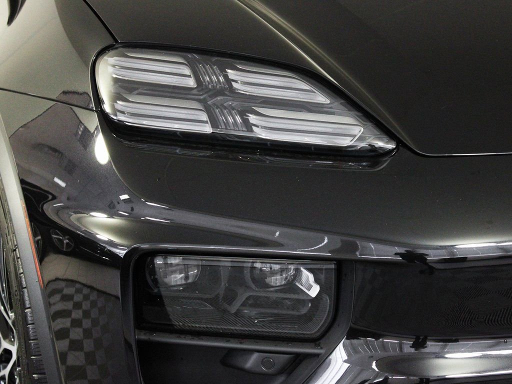 Certified 2025 Porsche Macan 4 Electric image 11