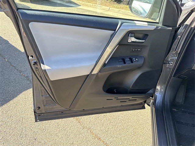 Used 2015 Toyota RAV4 Limited image 13