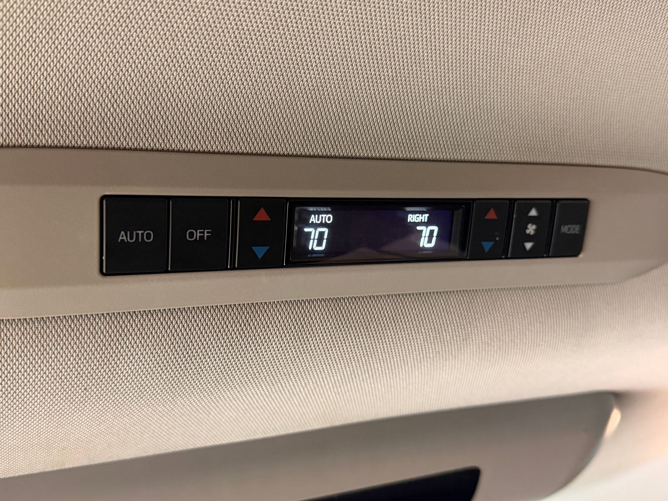 Used 2021 Toyota Sienna Limited image 25