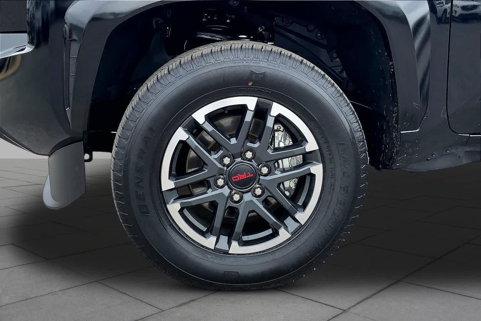 Used 2025 Toyota Tacoma TRD Sport AWD/4WD image 11