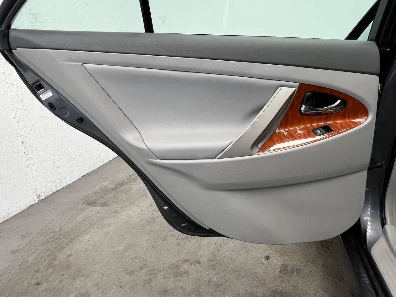 Used 2011 Toyota Camry XLE w/ XLE Extra-Value Pkg #2 FWD image 9