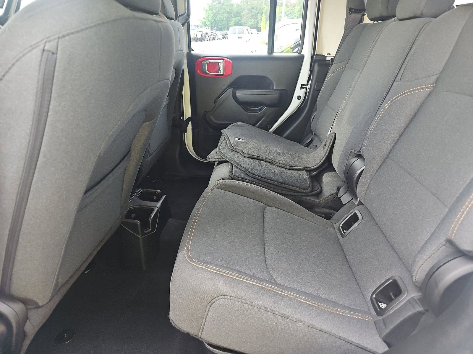 Used 2025 Jeep Gladiator Mojave AWD/4WD image 13