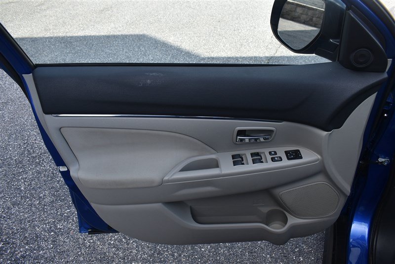 Used 2017 Mitsubishi Outlander Sport ES FWD image 9
