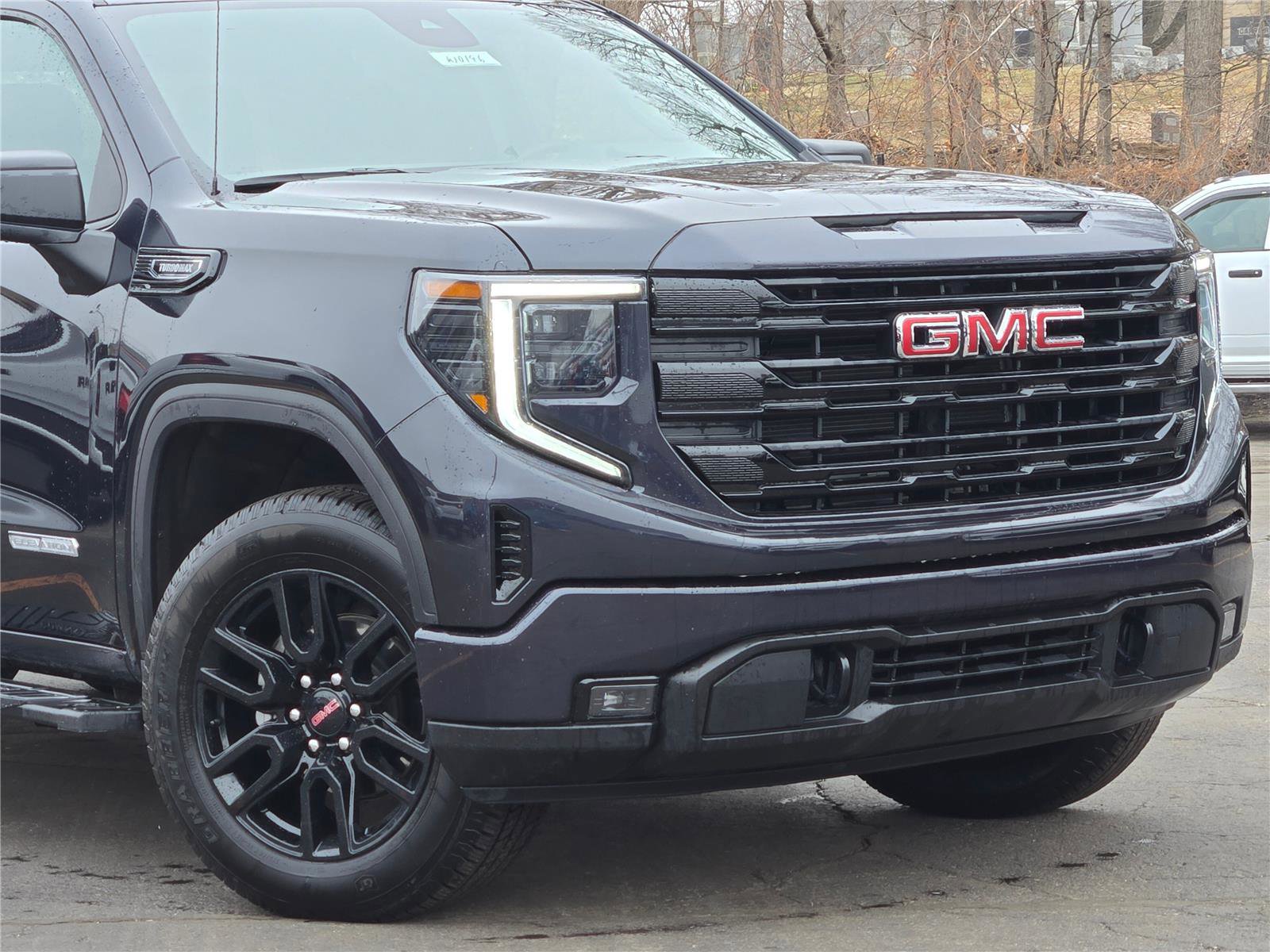 Used 2025 GMC Sierra 1500 Elevation AWD/4WD image 3