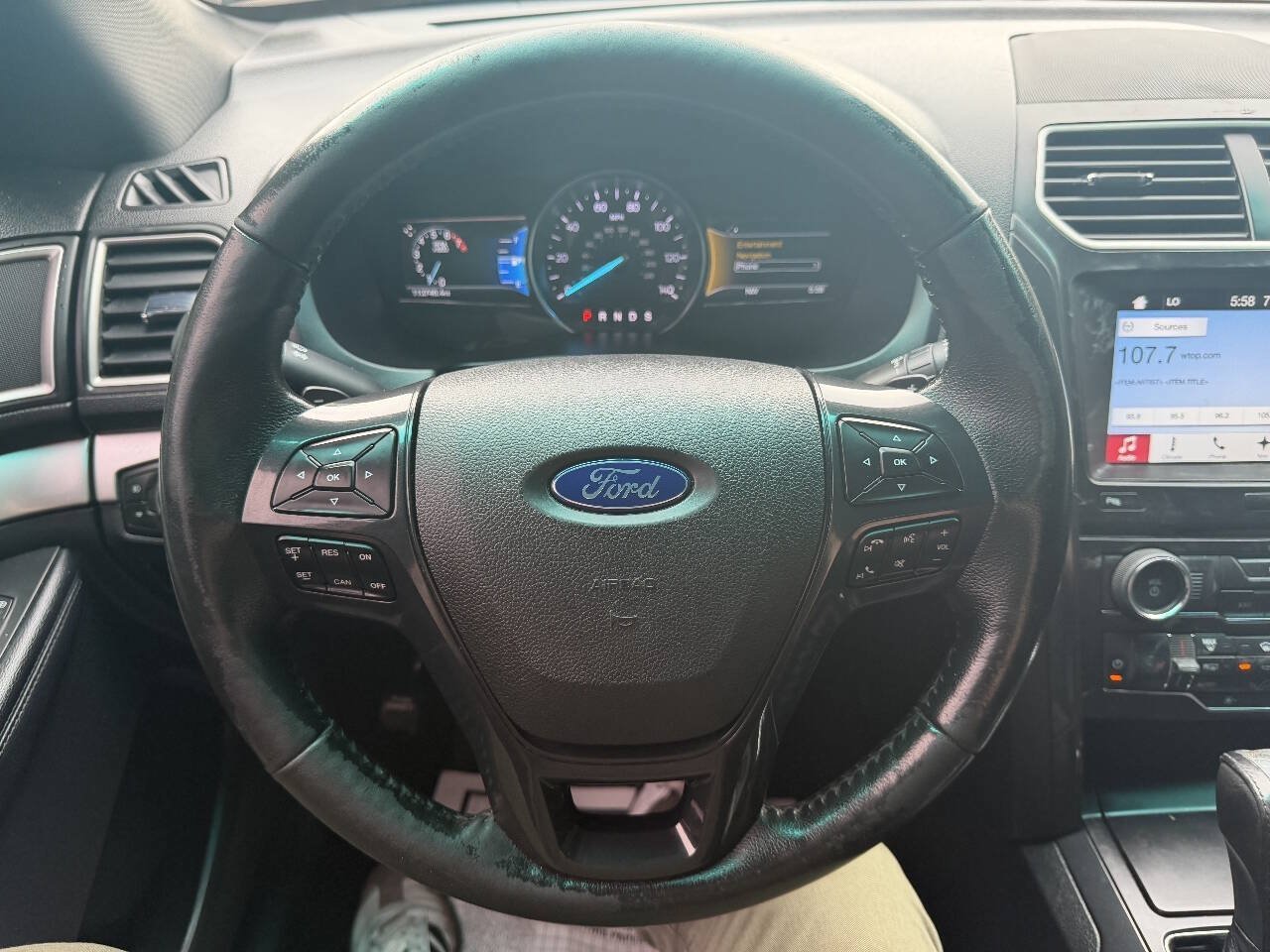 Used 2017 Ford Explorer XLT w/ Equipment Group 202A AWD/4WD image 13
