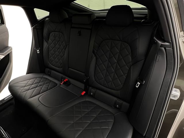 Used 2024 BMW X6 xDrive40i w/ Premium Package image 15