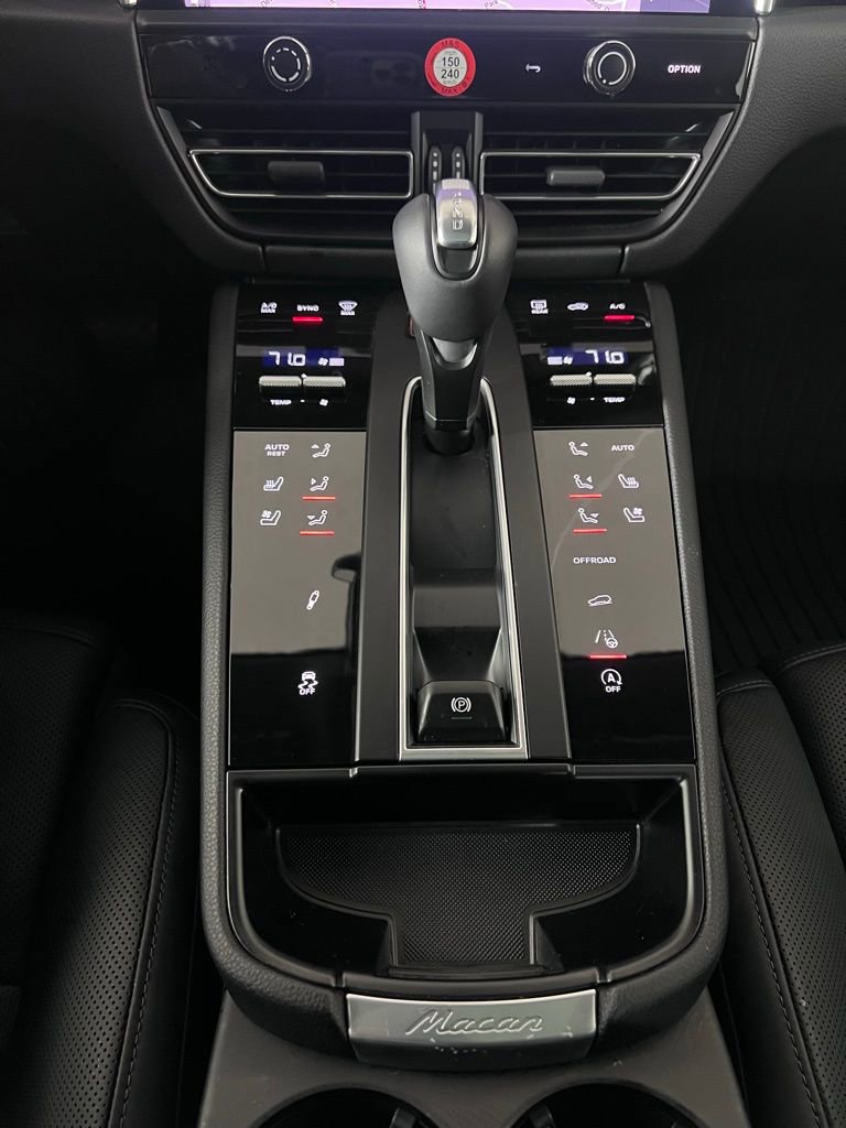 Certified 2026 Porsche Macan Turbo AWD/4WD image 35