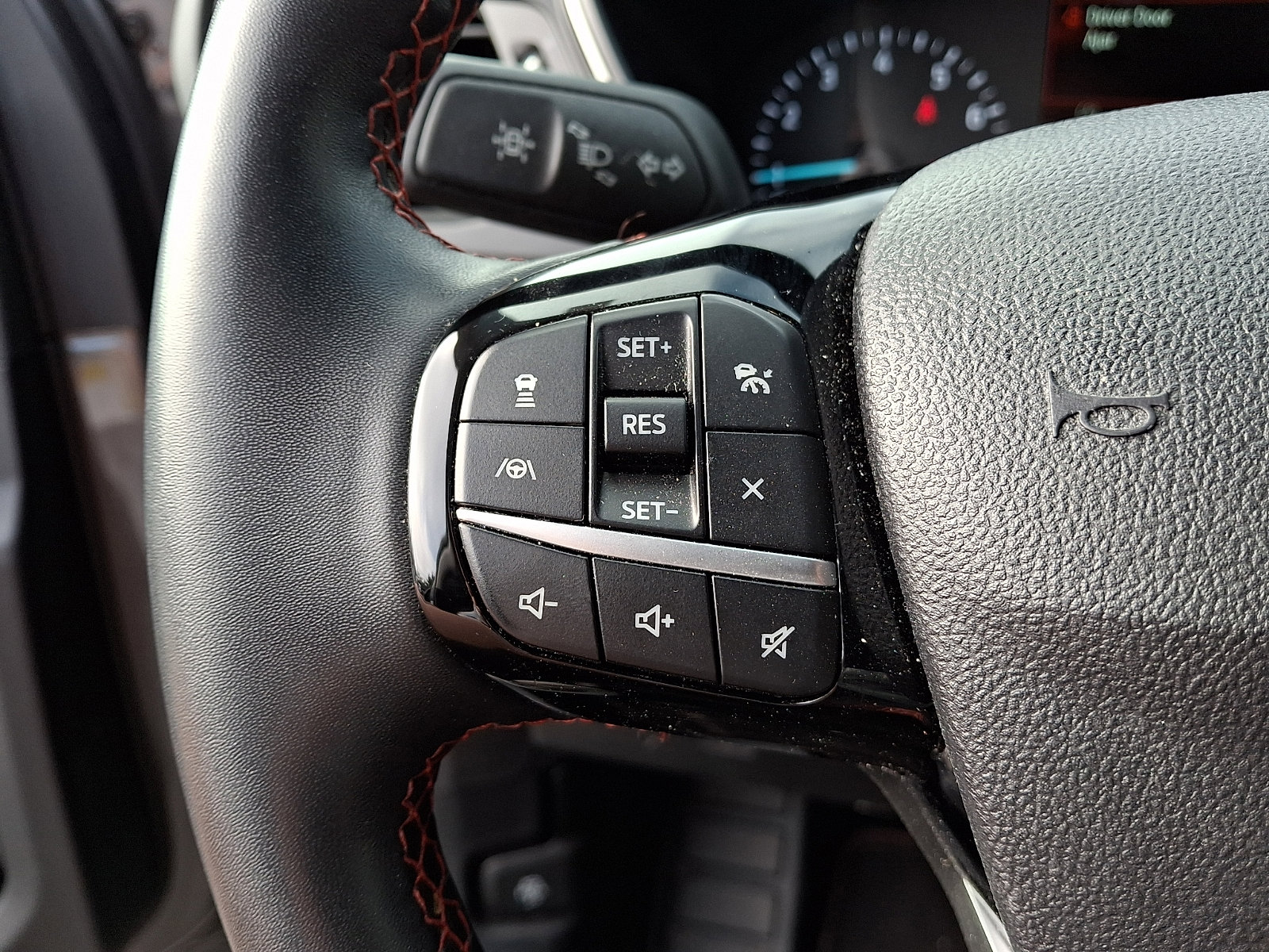 Used 2022 Ford Escape SEL w/ SEL Stealth AWD Package image 23