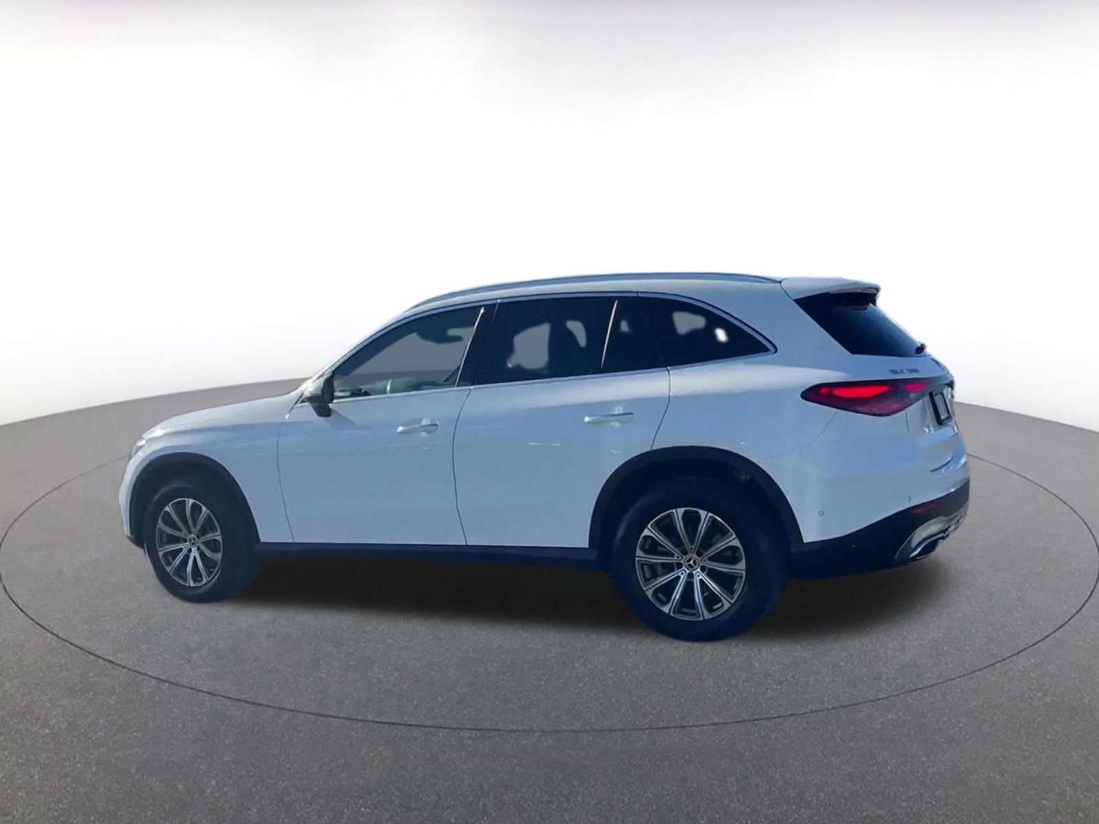 Used 2024 Mercedes-Benz GLC 300 image 9