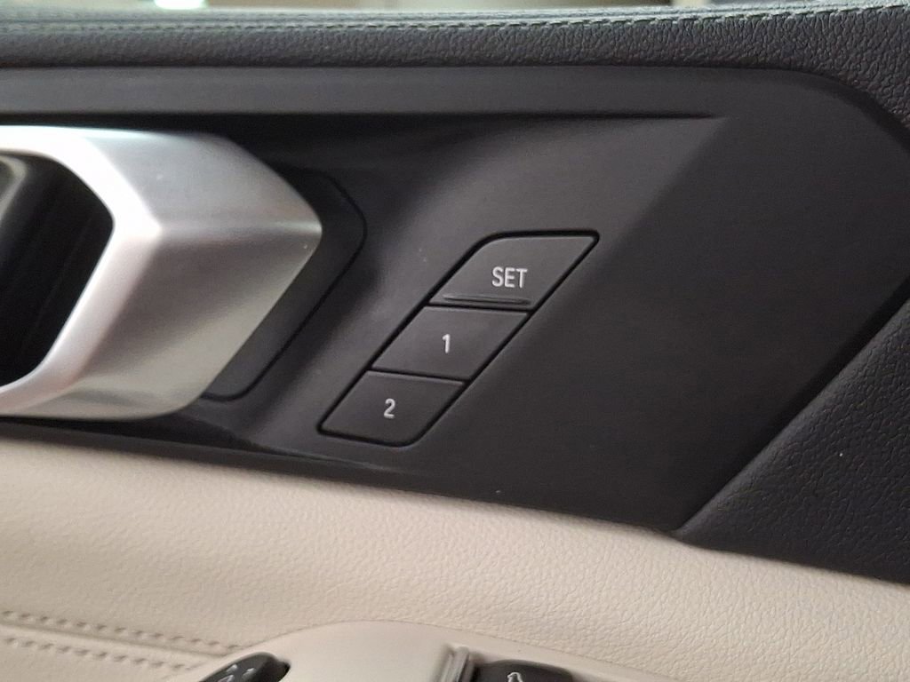 Certified 2022 BMW X5 xDrive40i w/ M Sport Package image 26