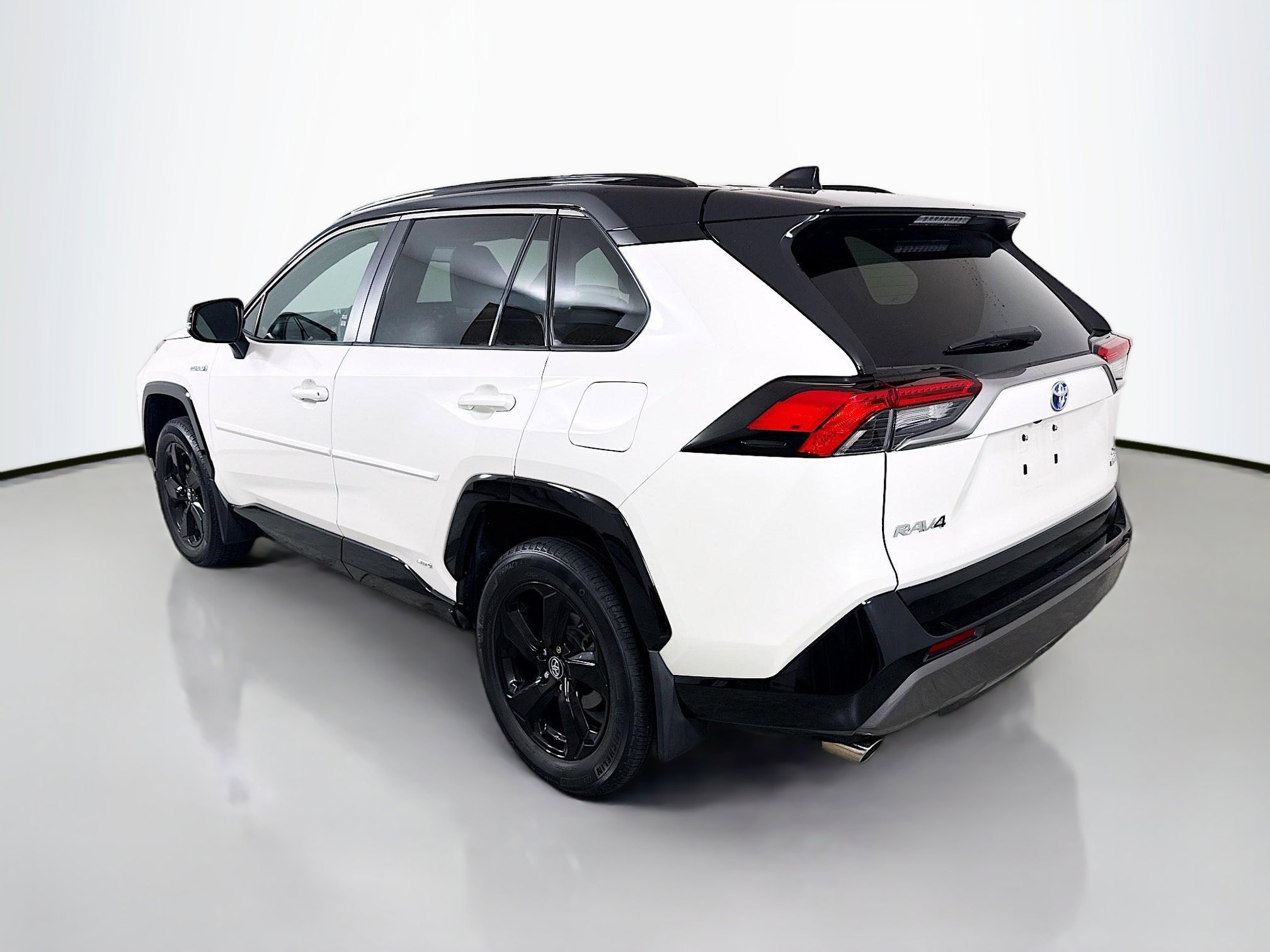 Used 2021 Toyota RAV4 XSE w/ Protection Package (TMS) image 5