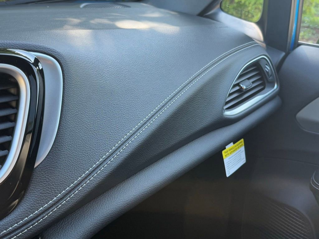 New 2026 Chrysler Pacifica Limited image 24