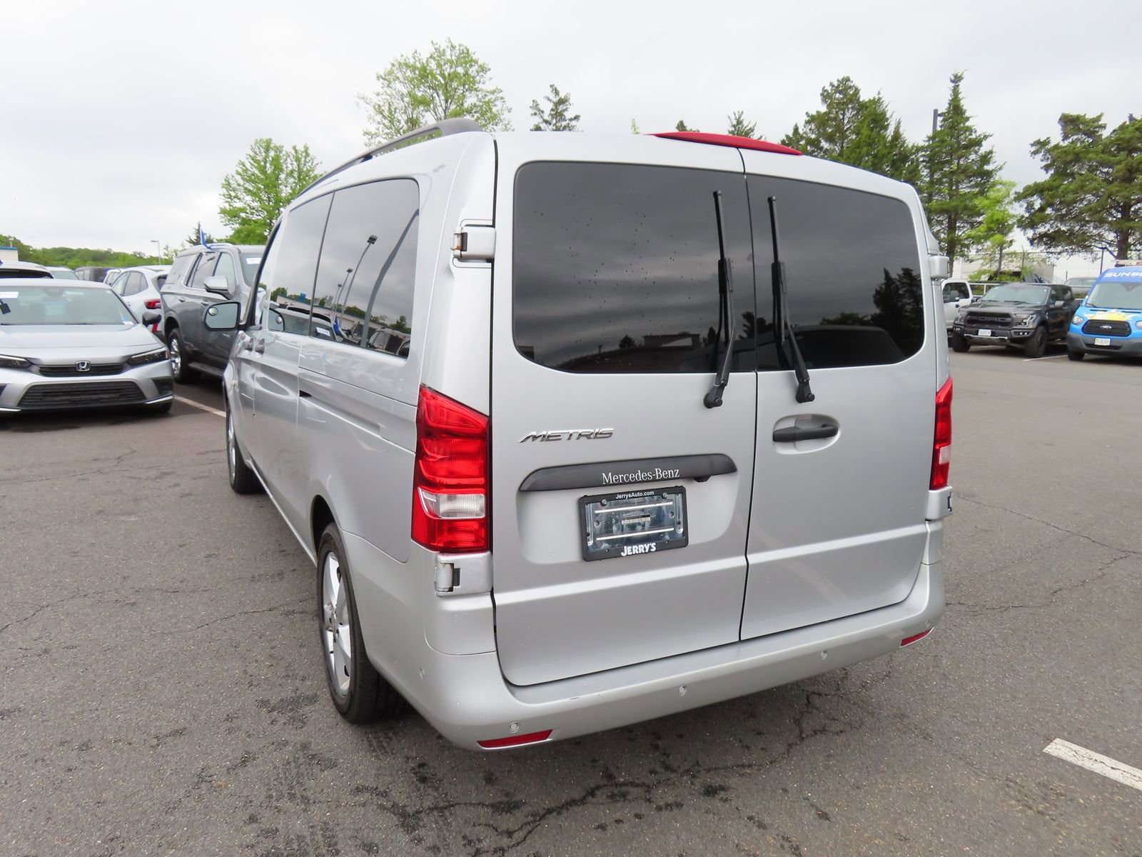 Used 2016 Mercedes-Benz Metris Passenger image 9