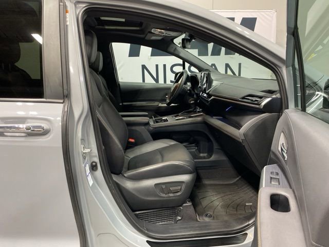 Used 2022 Toyota Sienna XLE Woodland Edition image 32