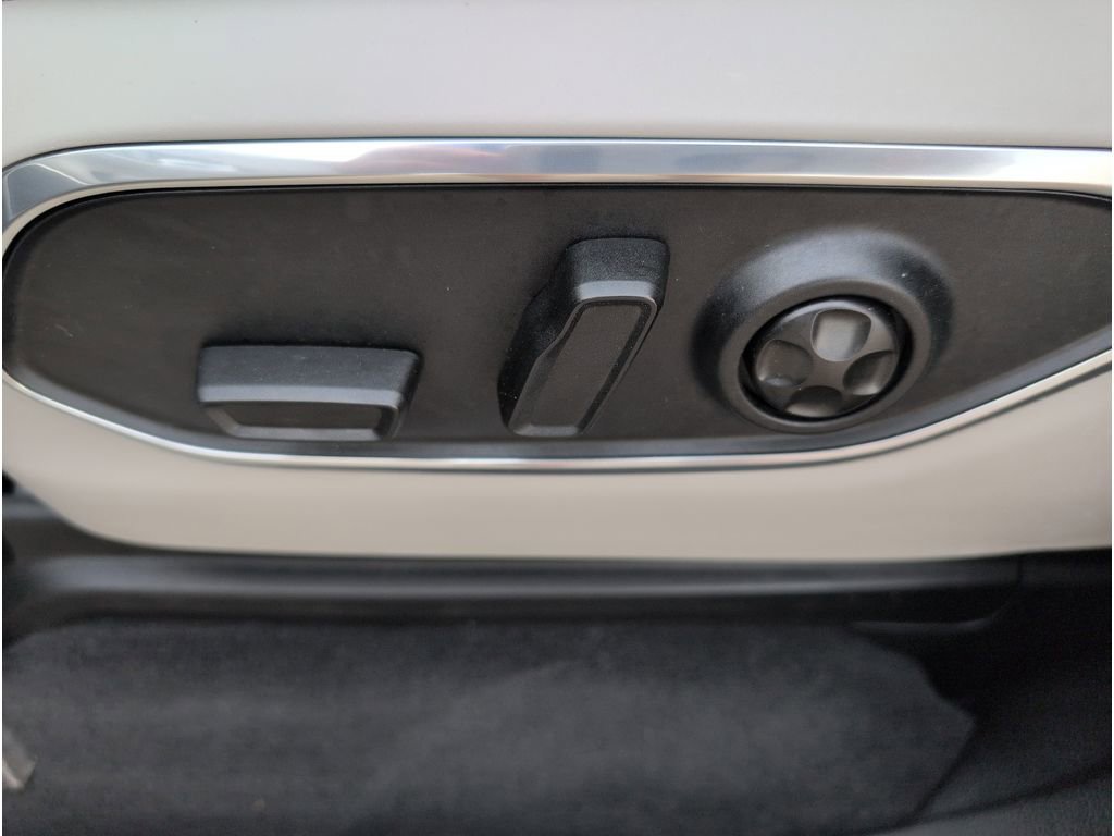 Used 2023 Jeep Wagoneer 4WD image 12